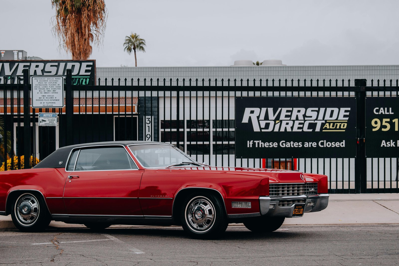 A compare-and-evaluate visual tied to the strengths, weaknesses, and fit questions around Lower auto insurance premium tips 2026 USA.