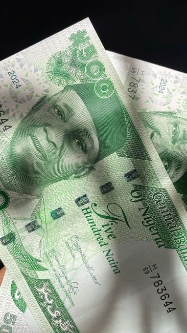 trendndaily win a $500 cash prize - Close-up of Nigerian ₦500 naira notes showcasing detailed design and currency features.